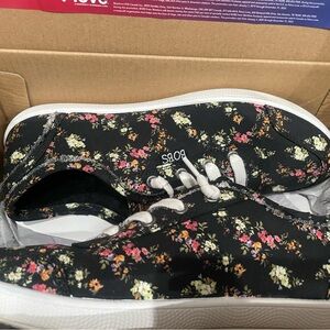 BOBS Skechers Black Floral Sneakers sz 8 with box